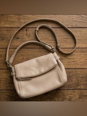 Kate Spade Women’s Crossbody Bag Beige Pebbled Leather Small Quiet Luxury